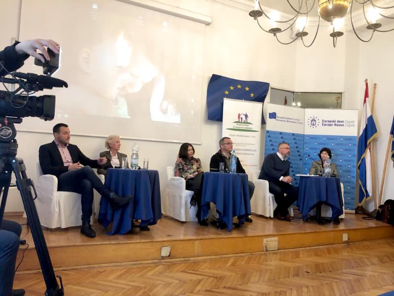 tribina zar je loše imati doma dva Tribina "Zar je loše imati doma dva"